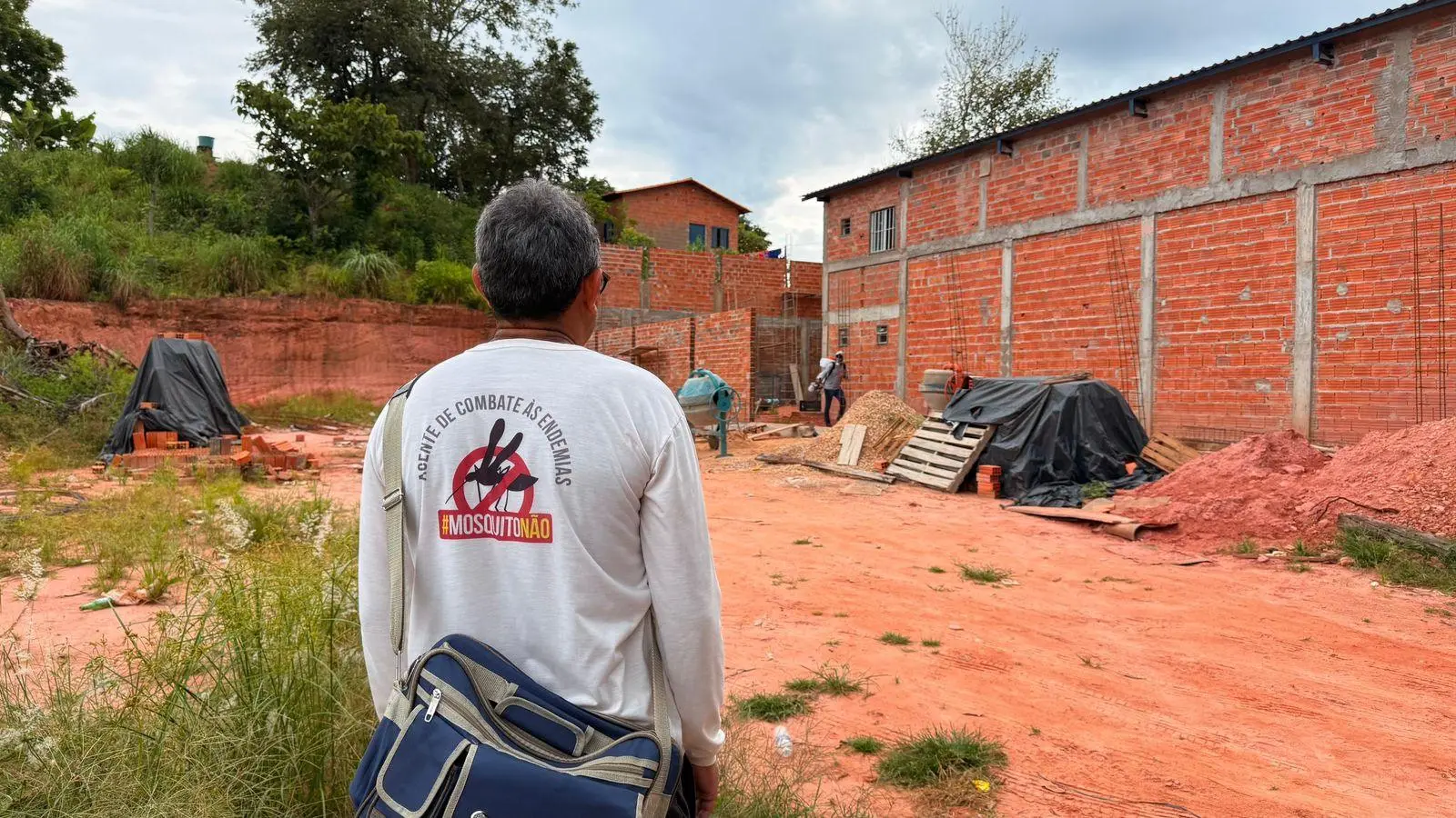 Prefeitura realiza dedetização no município e reforça importância da colaboração da população no combate às arboviroses